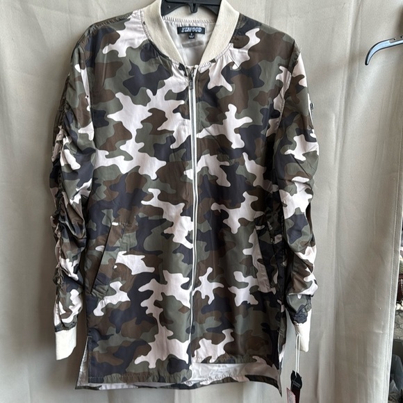 Elwood Other - NWT Elwood Mens Scoop Bottom Flight Bomber Jacket Camo Zipper Lightweight